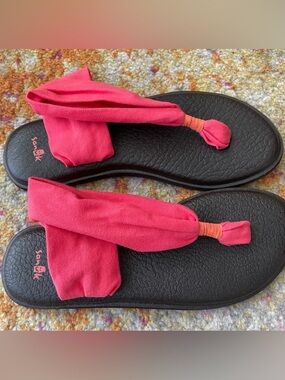 NEW - Women’s Sanuk Yoga Sling Stretch Sandals - Size 9 - Coral Color